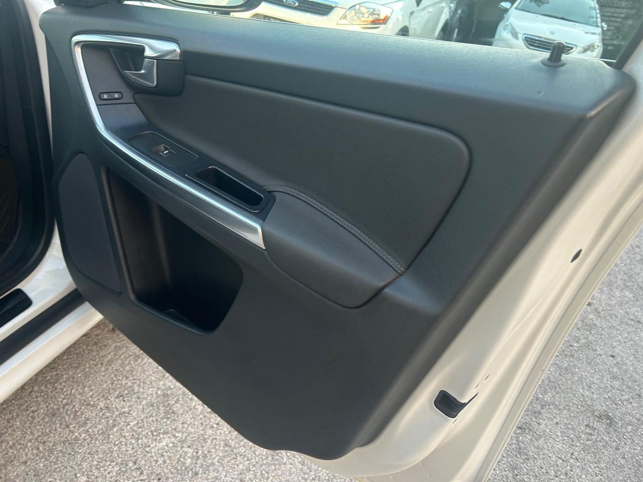 Volvo XC 60 XC60 D4 Geartronic R-design Momentum