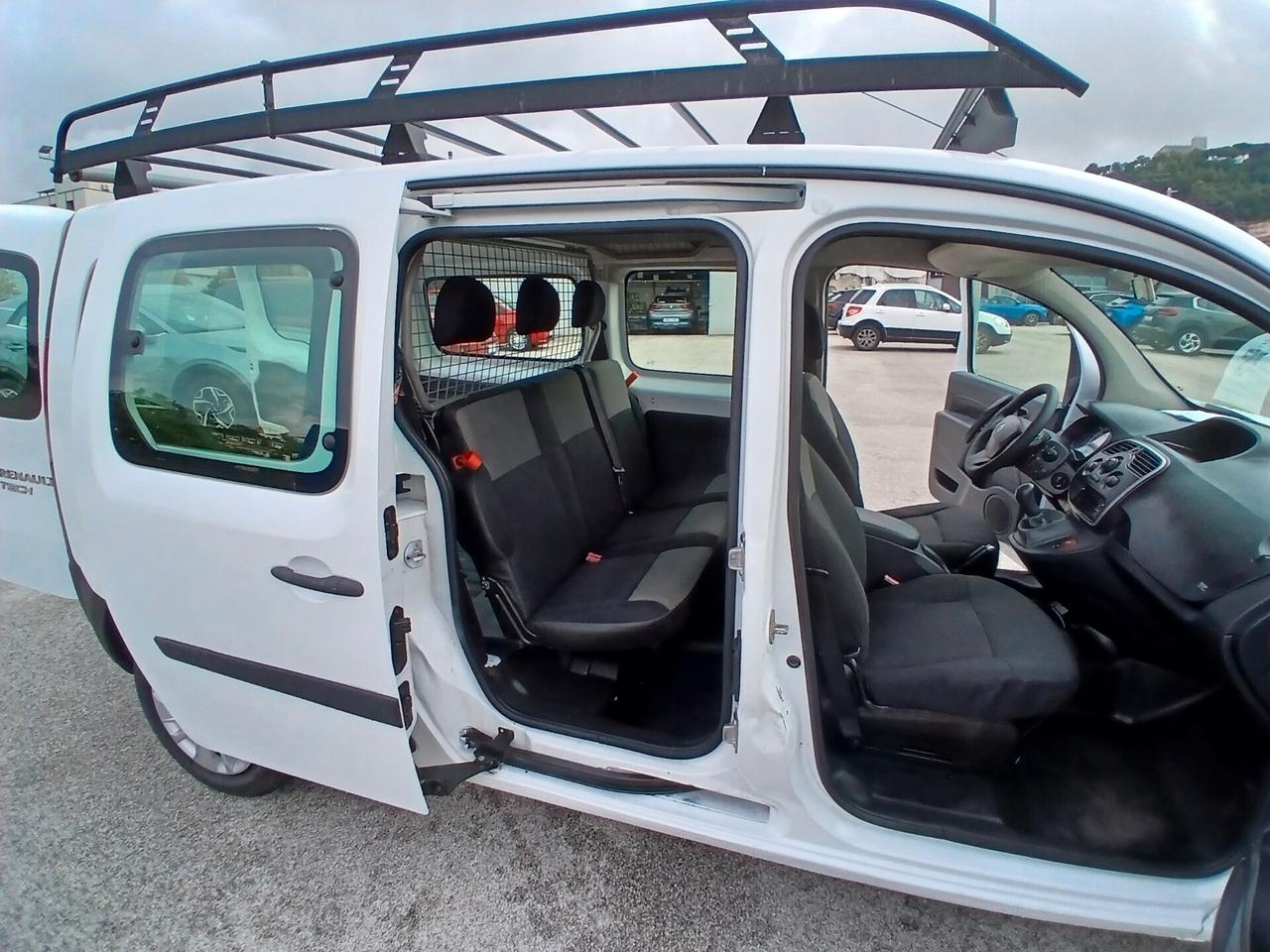 RENAULT KANGOO MAXI AUTOCARRO 5 POSTI