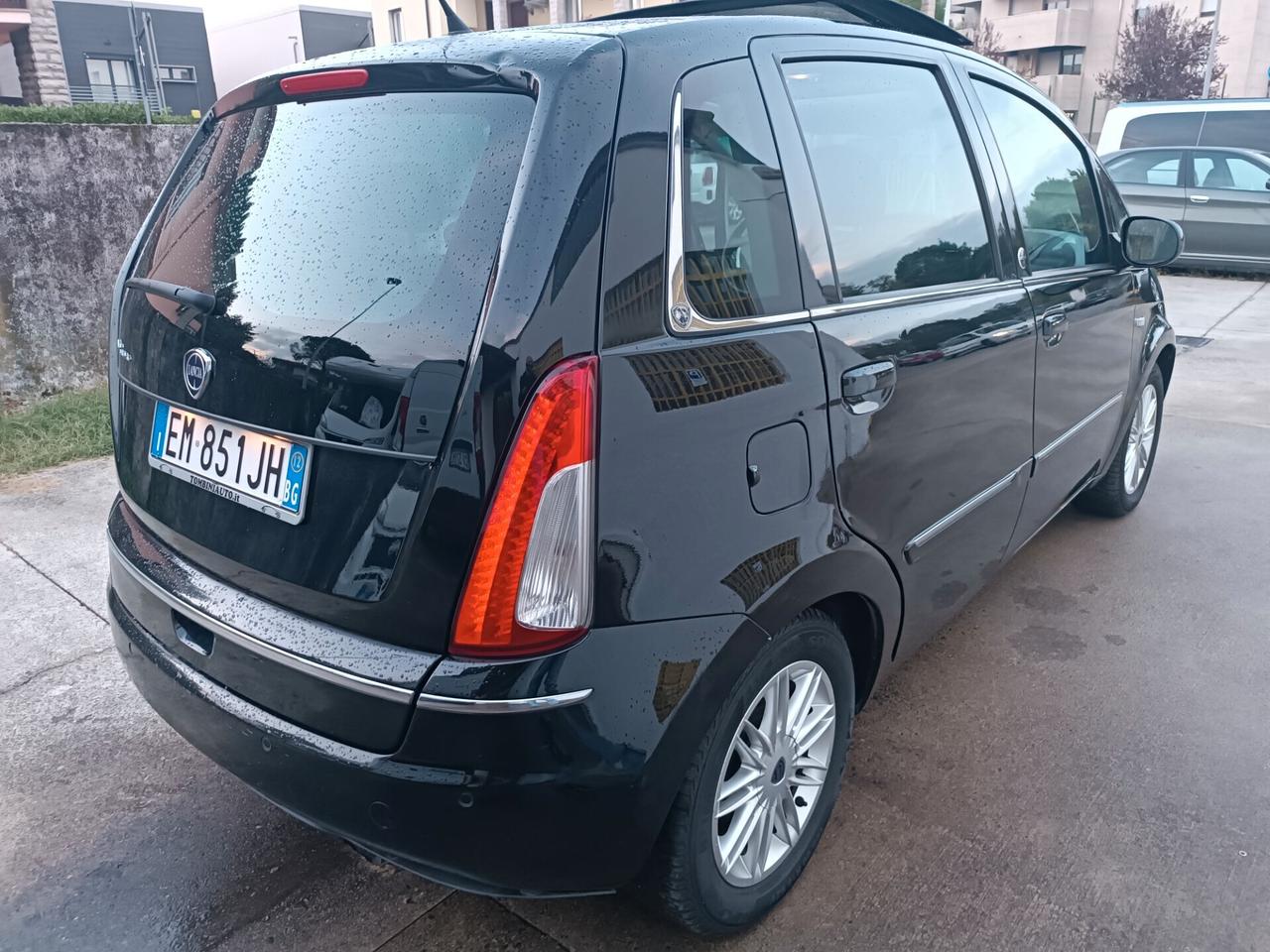 MUSA 1.4 8V Ecochic (GPL) Gold uniprop