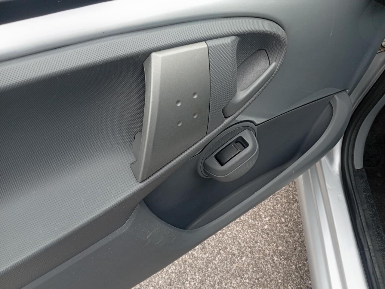 Toyota Aygo 1.0 12V VVT-i 5 porte NEOPATENTATI OK