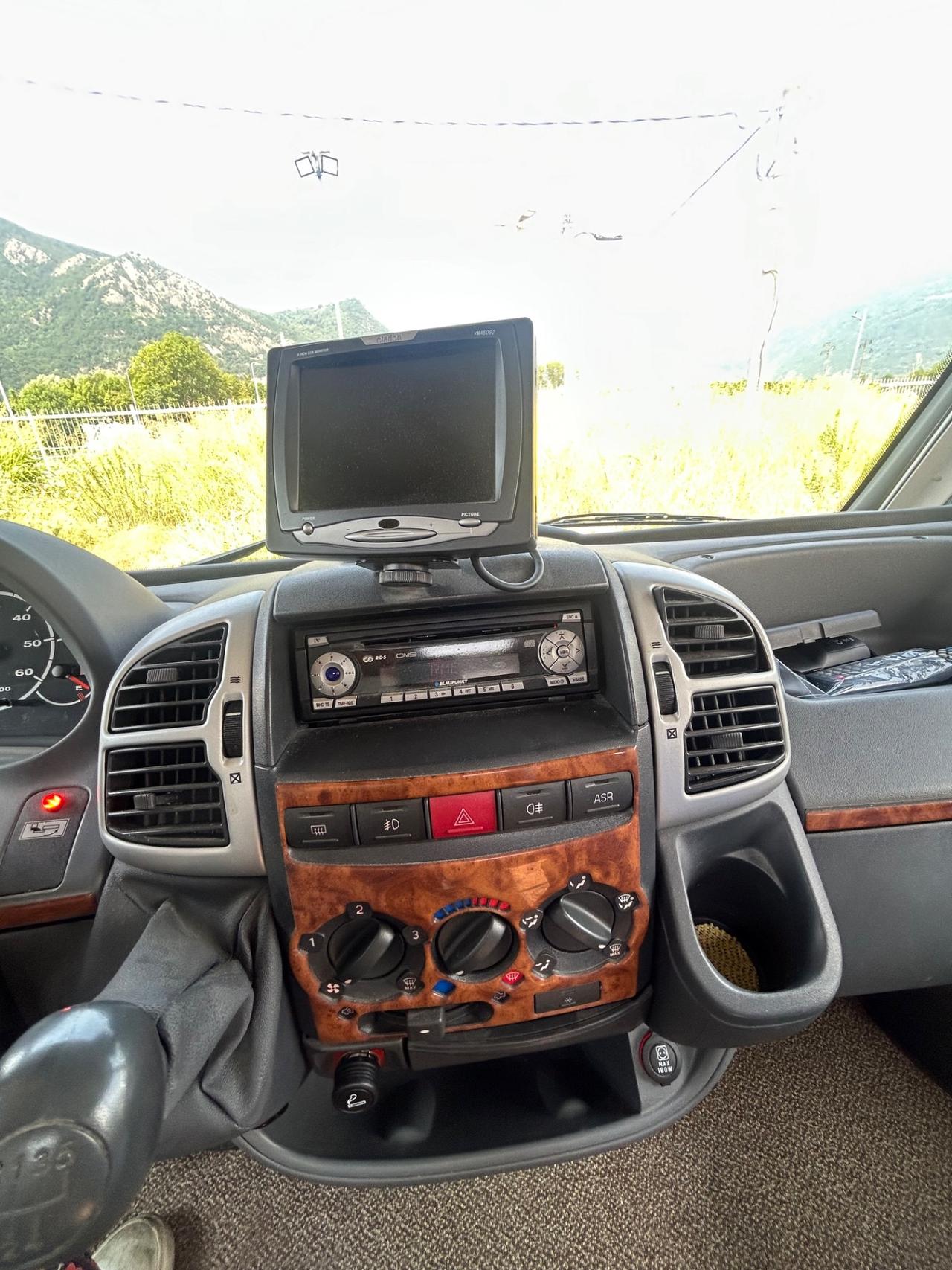 419 BURSTNER motorhome del 2005 in saldo