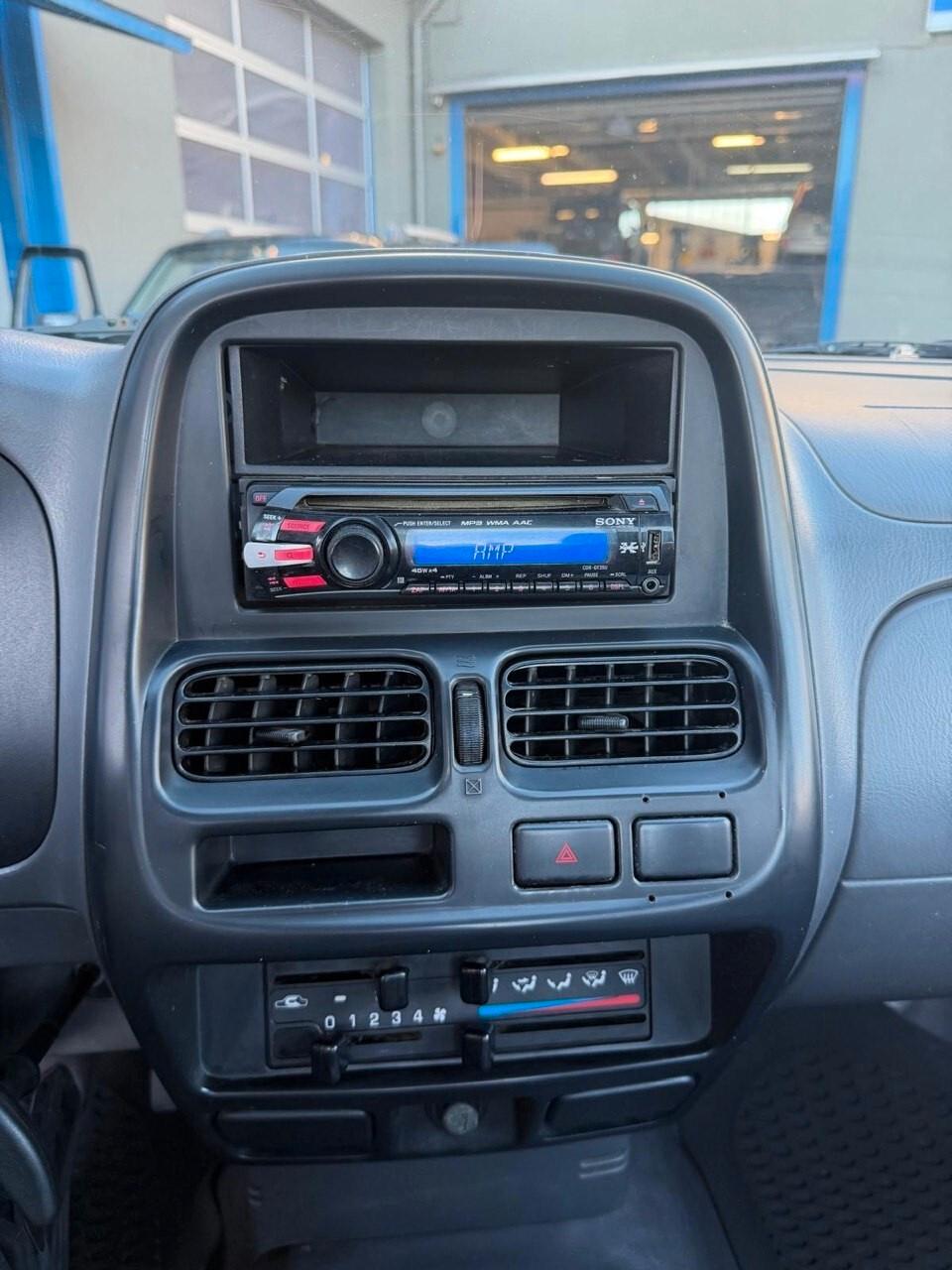 Nissan NP300 2.5 D 2p. King Cab Easy Chassis