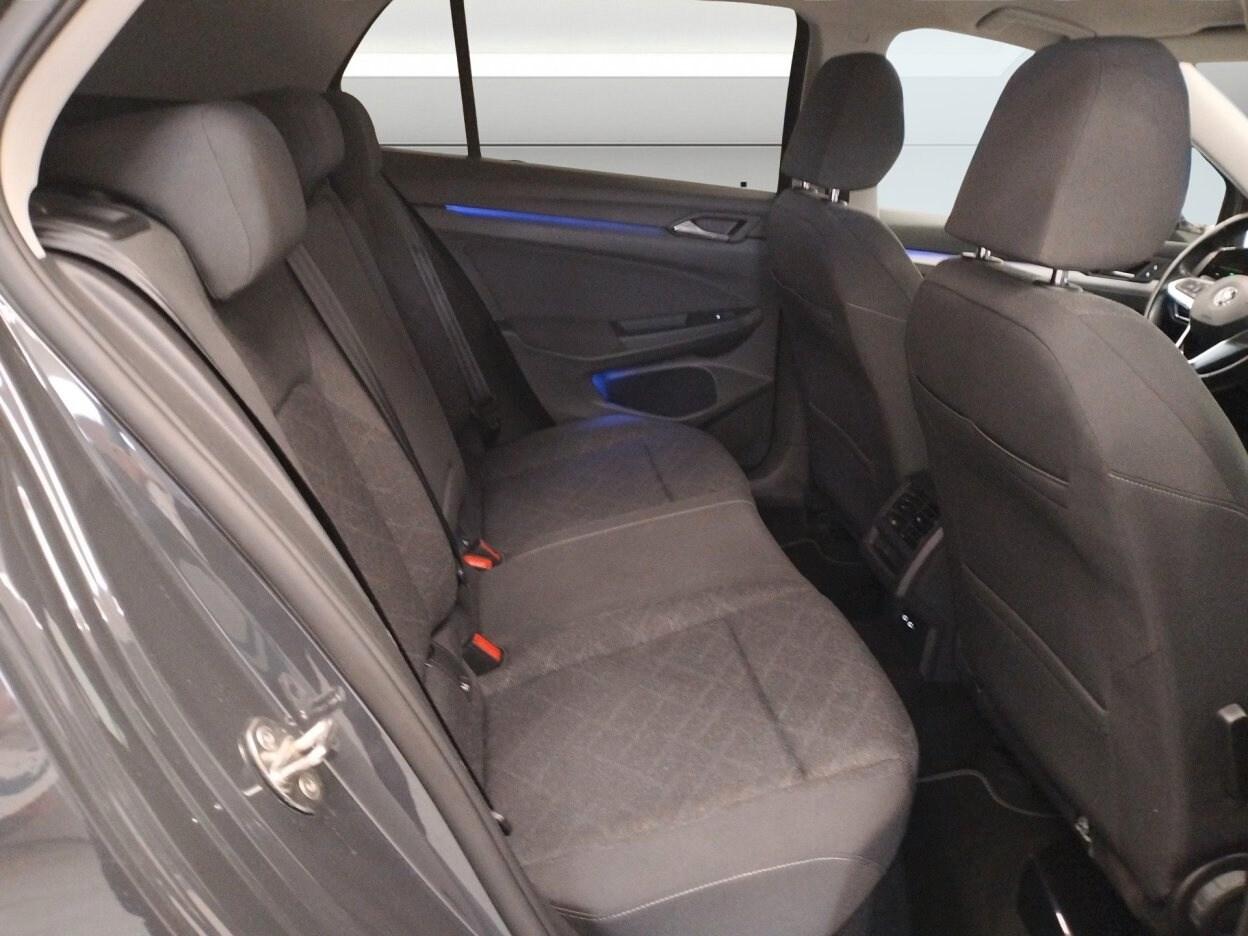 VOLKSWAGEN Golf 8ª serie Golf 1.0 eTSI EVO DSG...