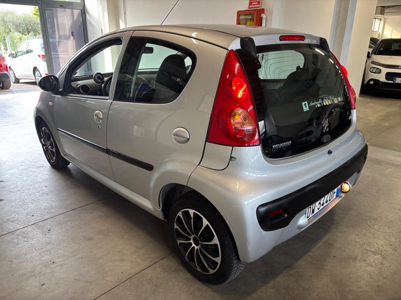 Peugeot 107 1.0 BENZINA 5 porte | OK NEOPATENTATI |