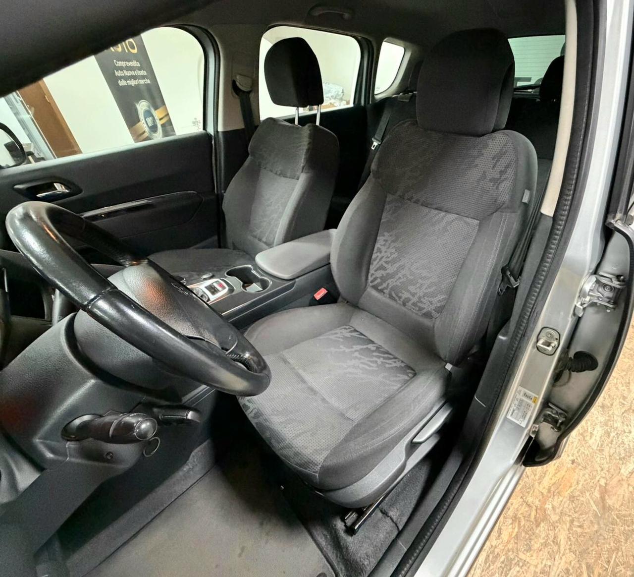 PEUGEOT 3008 1.6 HDi 115CV BUSINESS