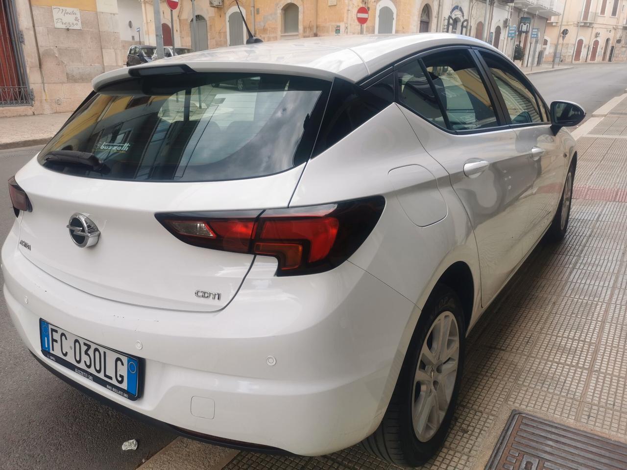 Opel Astra 1.6 CDTi 5 porte 95 cv berlina neo patentati full optional