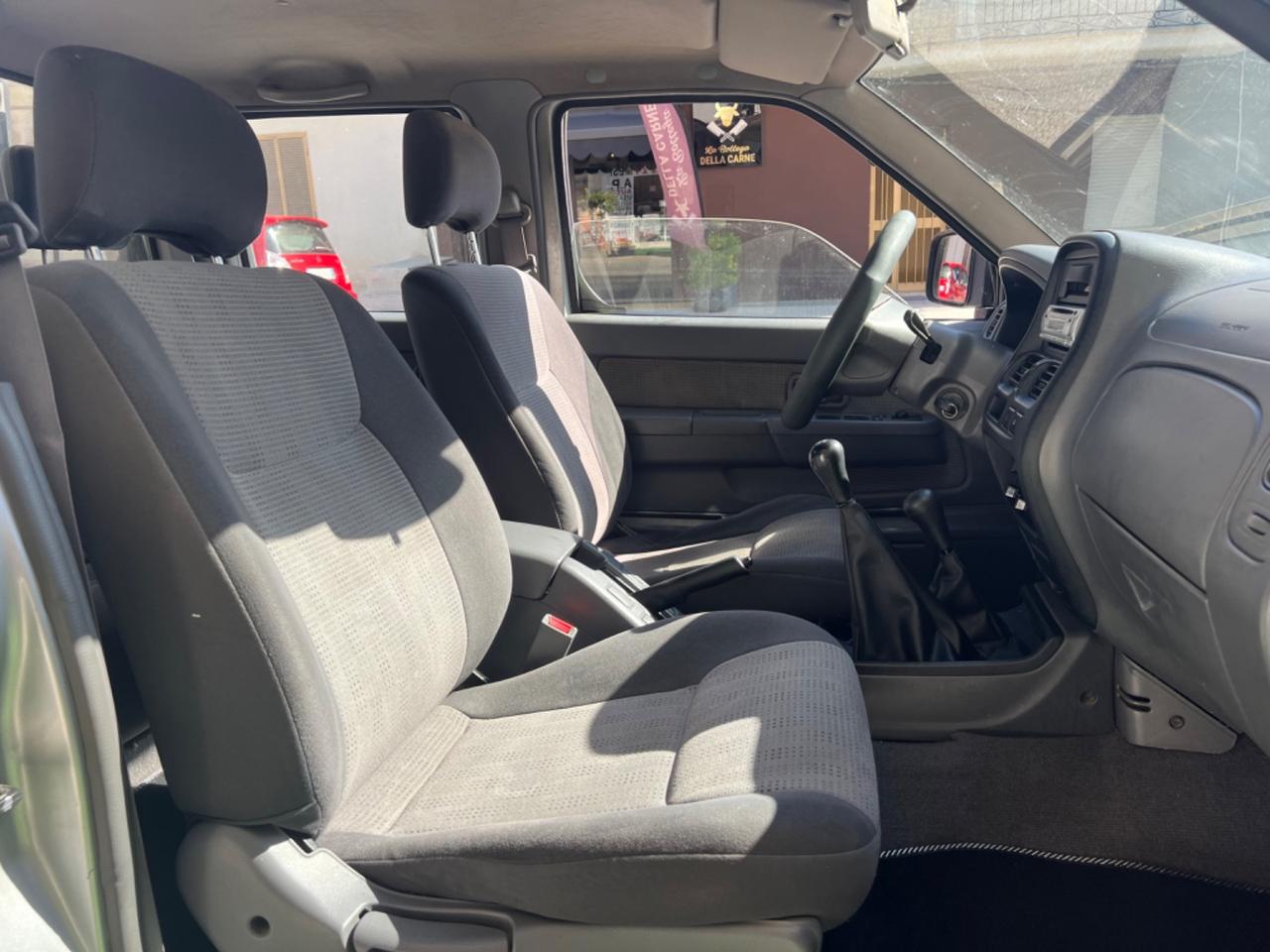 Nissan Navara 2.5 dCi 4 porte Double Cab LE