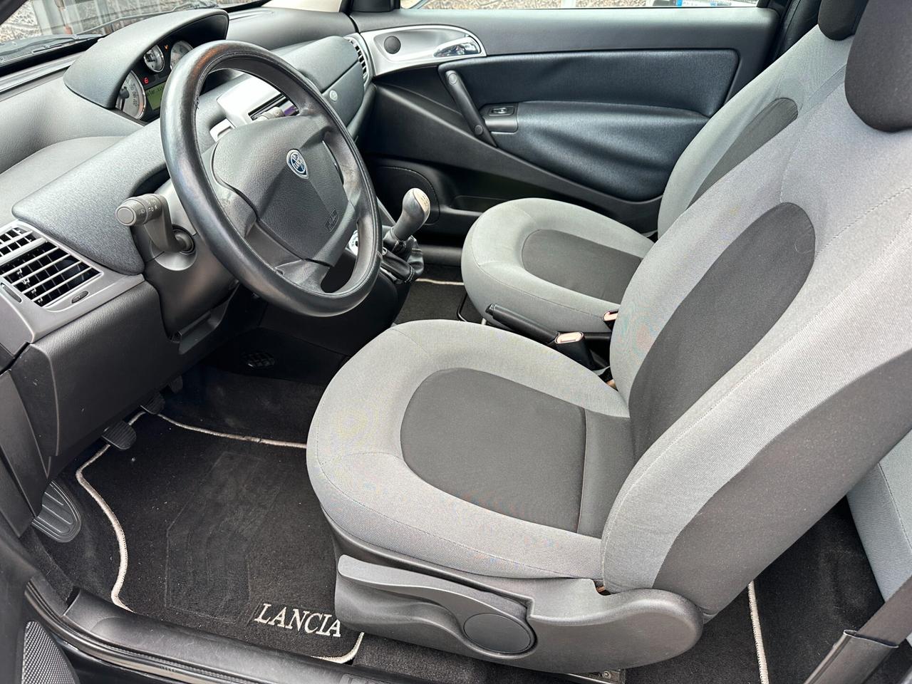 Lancia Ypsilon 1.3 MJT 75 CV New Oro
