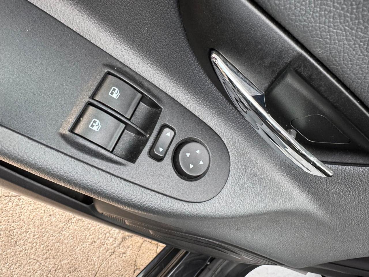 Lancia Ypsilon 0.9 TWINAIR 85CV DFN AUTOM GOLD 2012