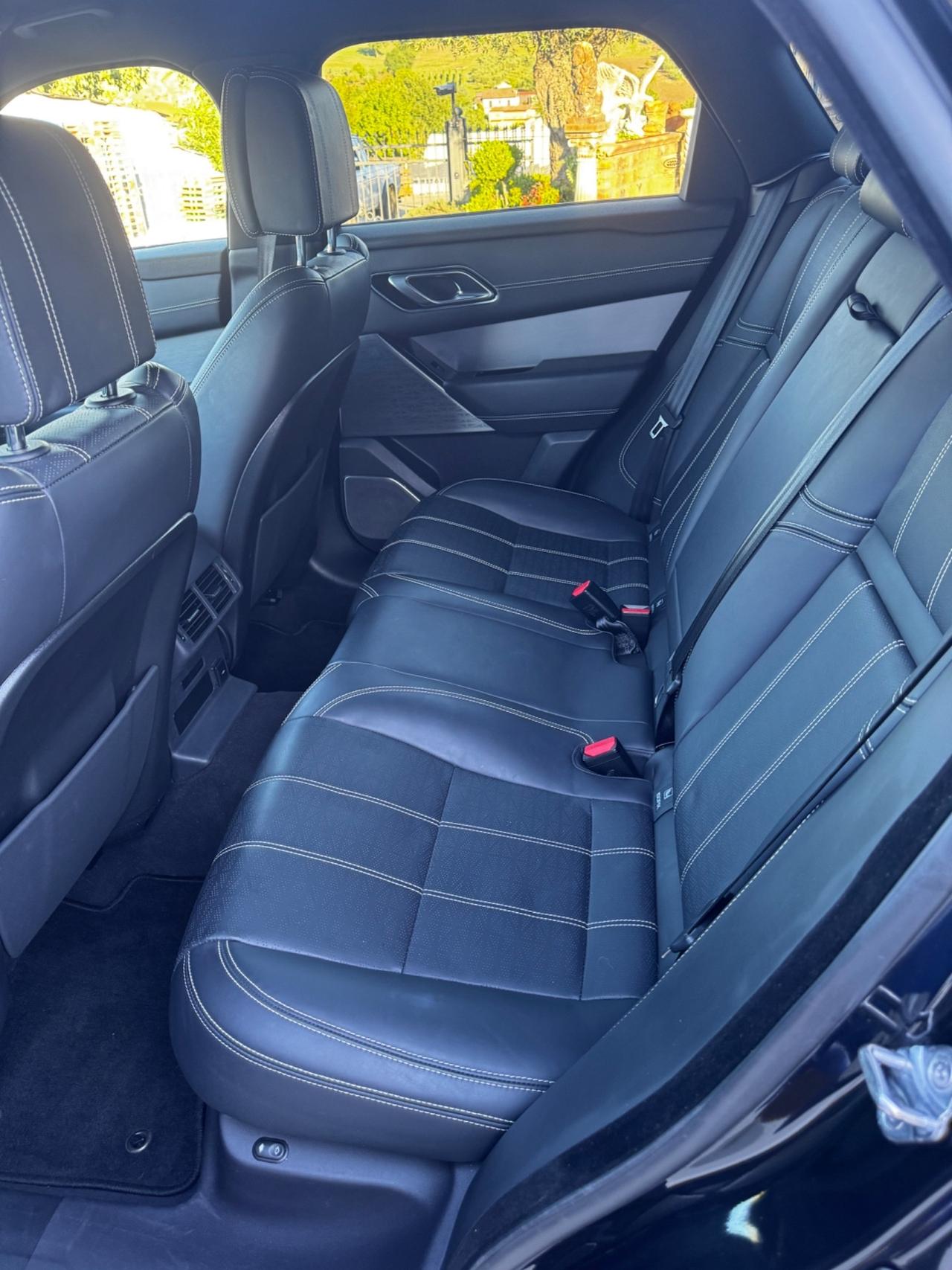 Land Rover Range Velar Total black