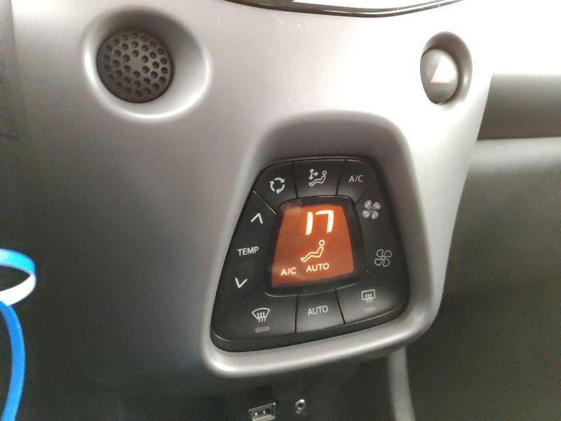 Toyota Aygo 1.0 VVT-i 72 CV 5 porte Connect X-Fun