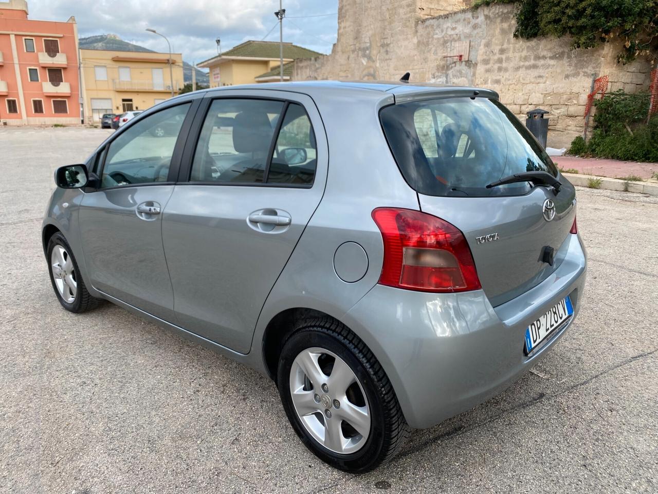 Toyota Yaris 1.3 5 porte Navi