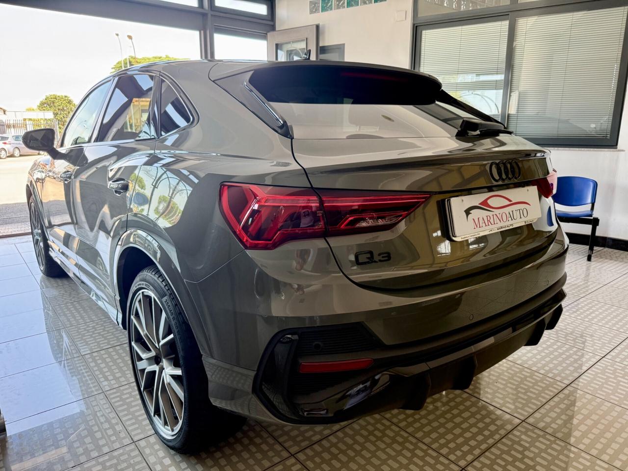 Audi Q3 35 TDI S tronic Identity Black SLine