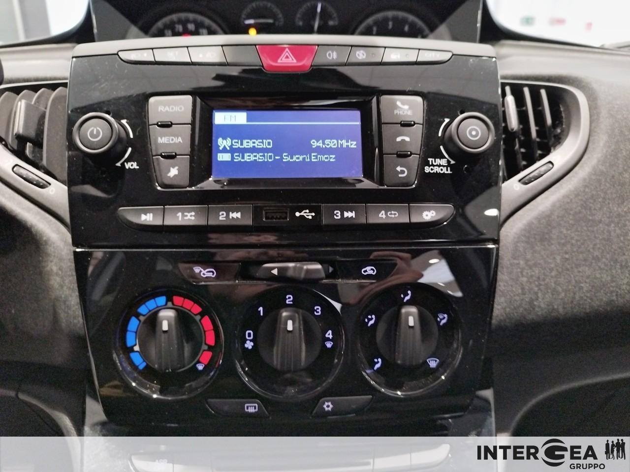 LANCIA Ypsilon 1.0 firefly hybrid Silver s&s 70cv