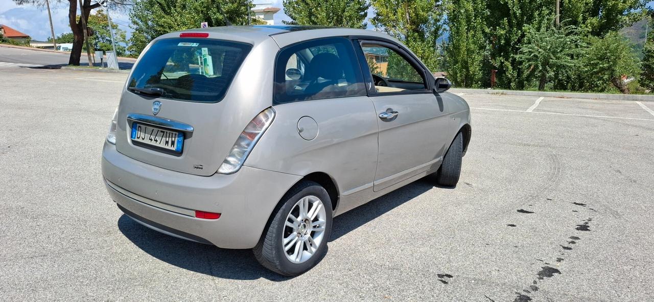 Lancia Ypsilon 1.3 MJT 90 CV Blue&Me