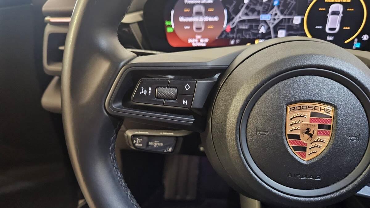 Porsche Macan 4