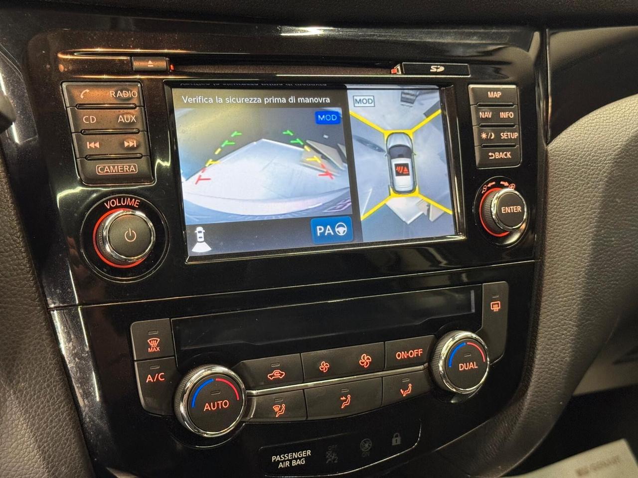 Nissan Qashqai 1.5d 110 CV Tekna Full-2014