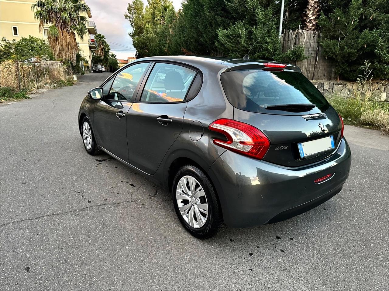 Peugeot 208 1.4 HDi 68 CV 5 porte Allure