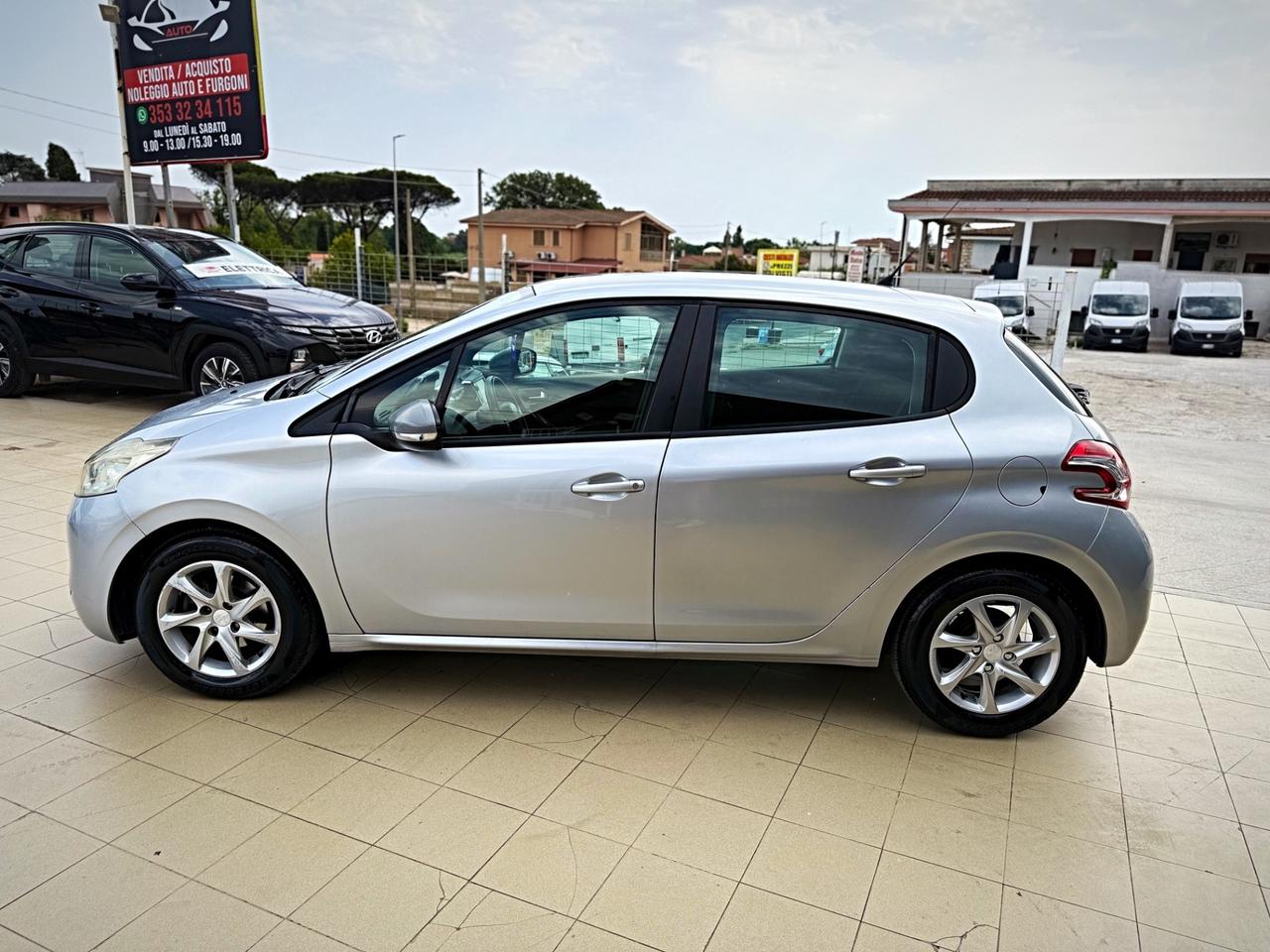 Peugeot 208 PureTech 82 5 porte Access Unico Proprietario Garanzia 12 Mesi