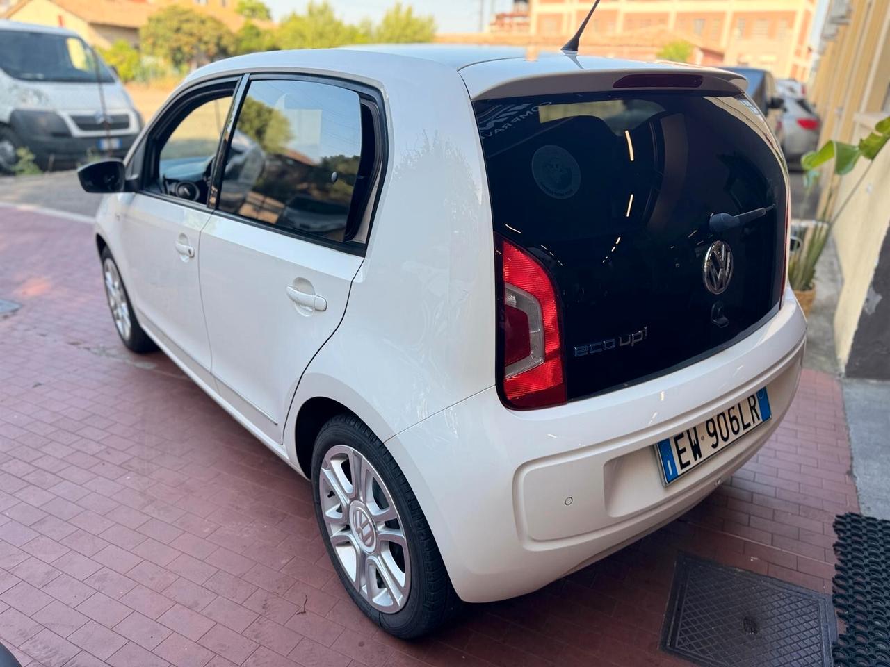 Volkswagen up! 1.0 2014 Benz/Metano 5p. 127.000 KM