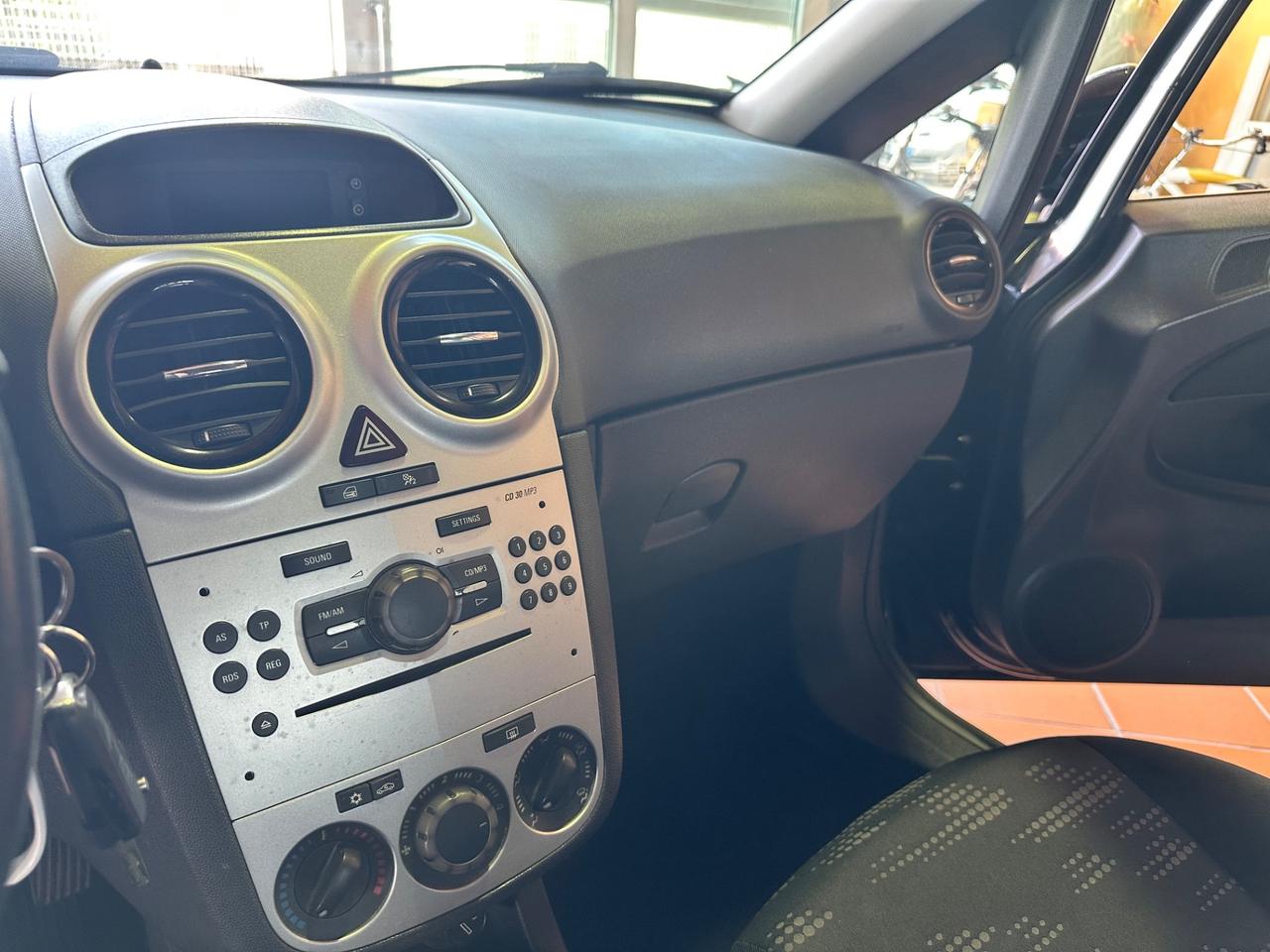 Opel Corsa 1.2 5 porte Cosmo cambio automatico