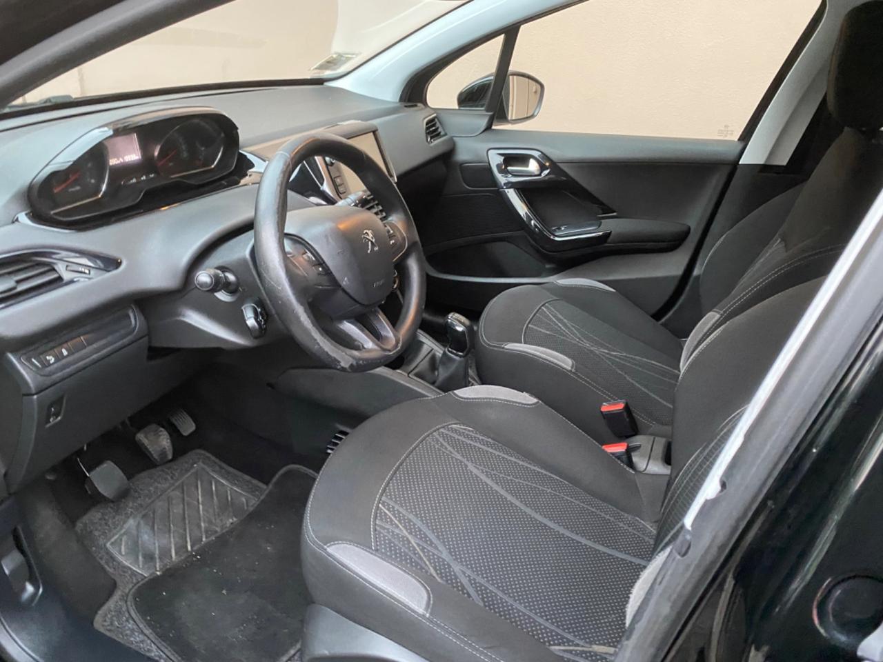 Peugeot 208 1.4 HDi 68 CV neopatentati