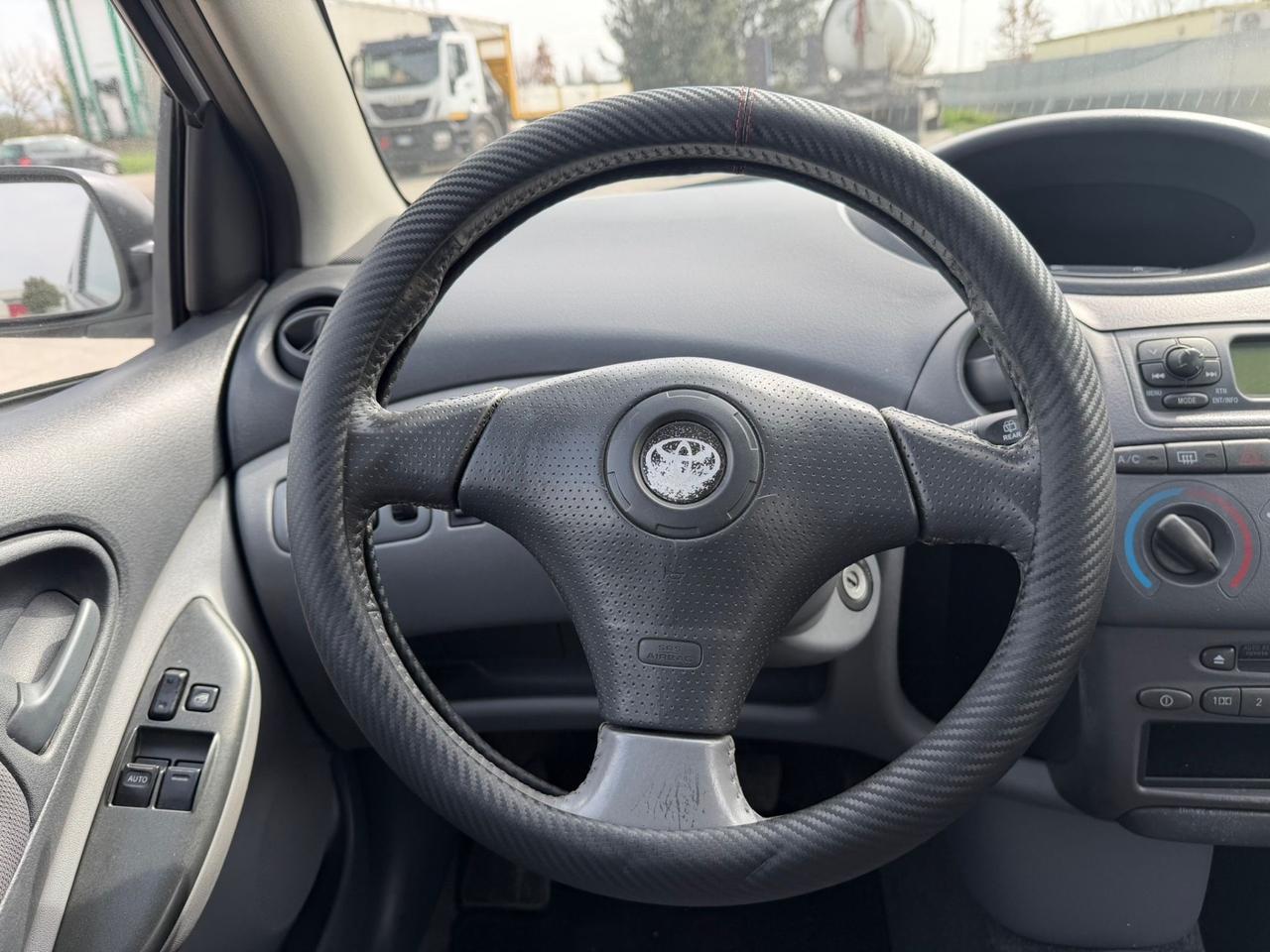 Toyota Yaris 1.3i 16V cat 5 porte Luna