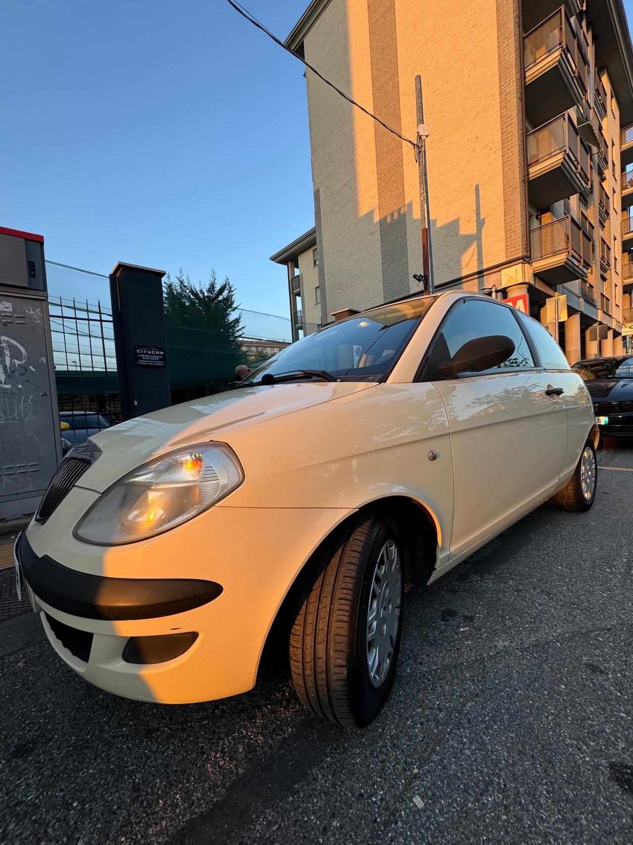 Lancia Ypsilon 1.2 60 cv Argento