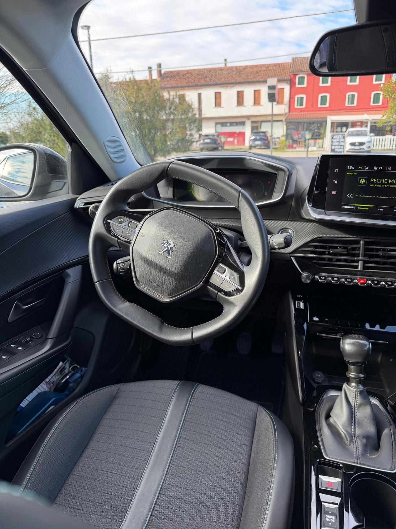 Peugeot 2008 PureTech 155 S&S EAT8 GT