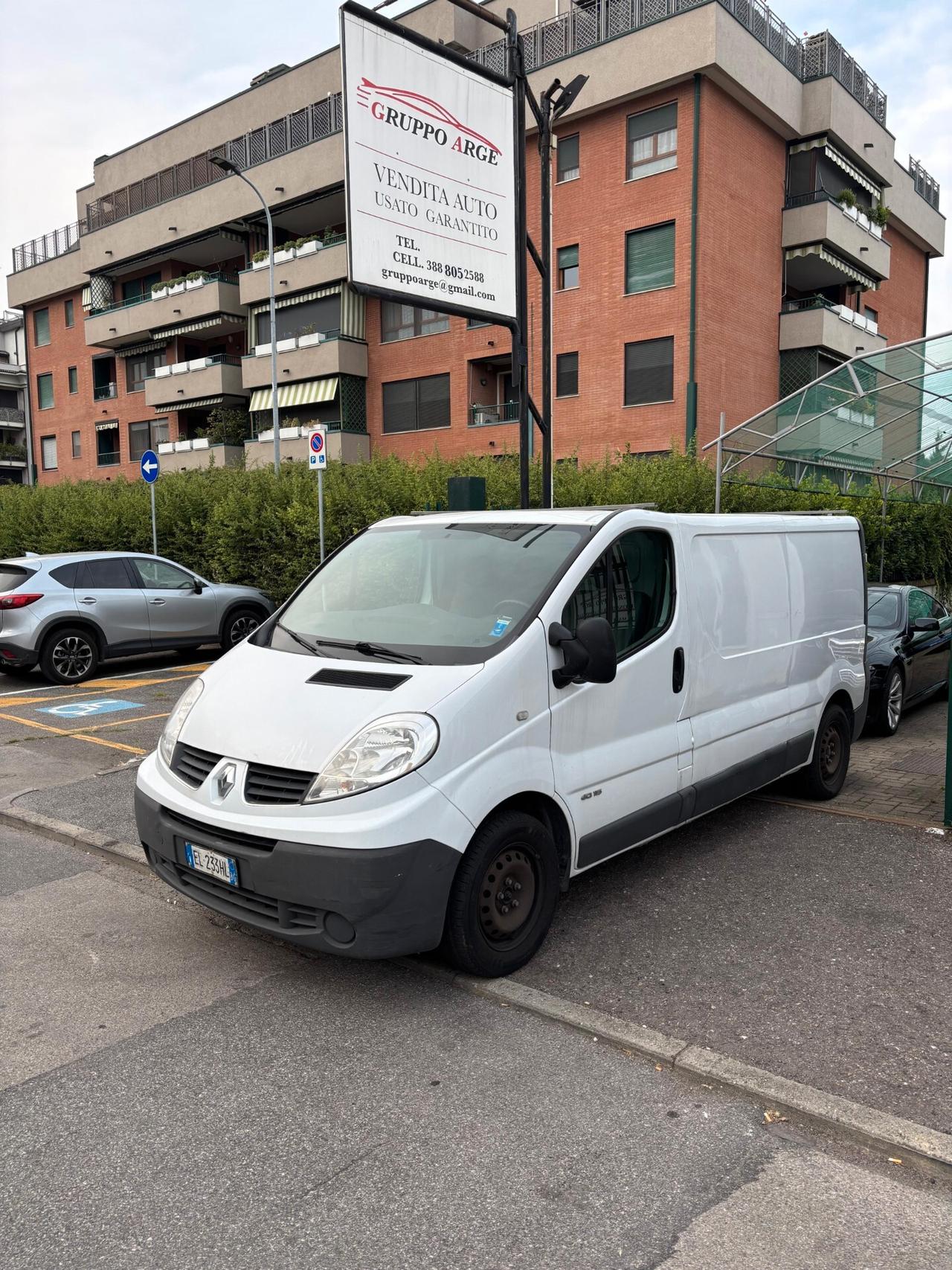RENAULT TRAFIC