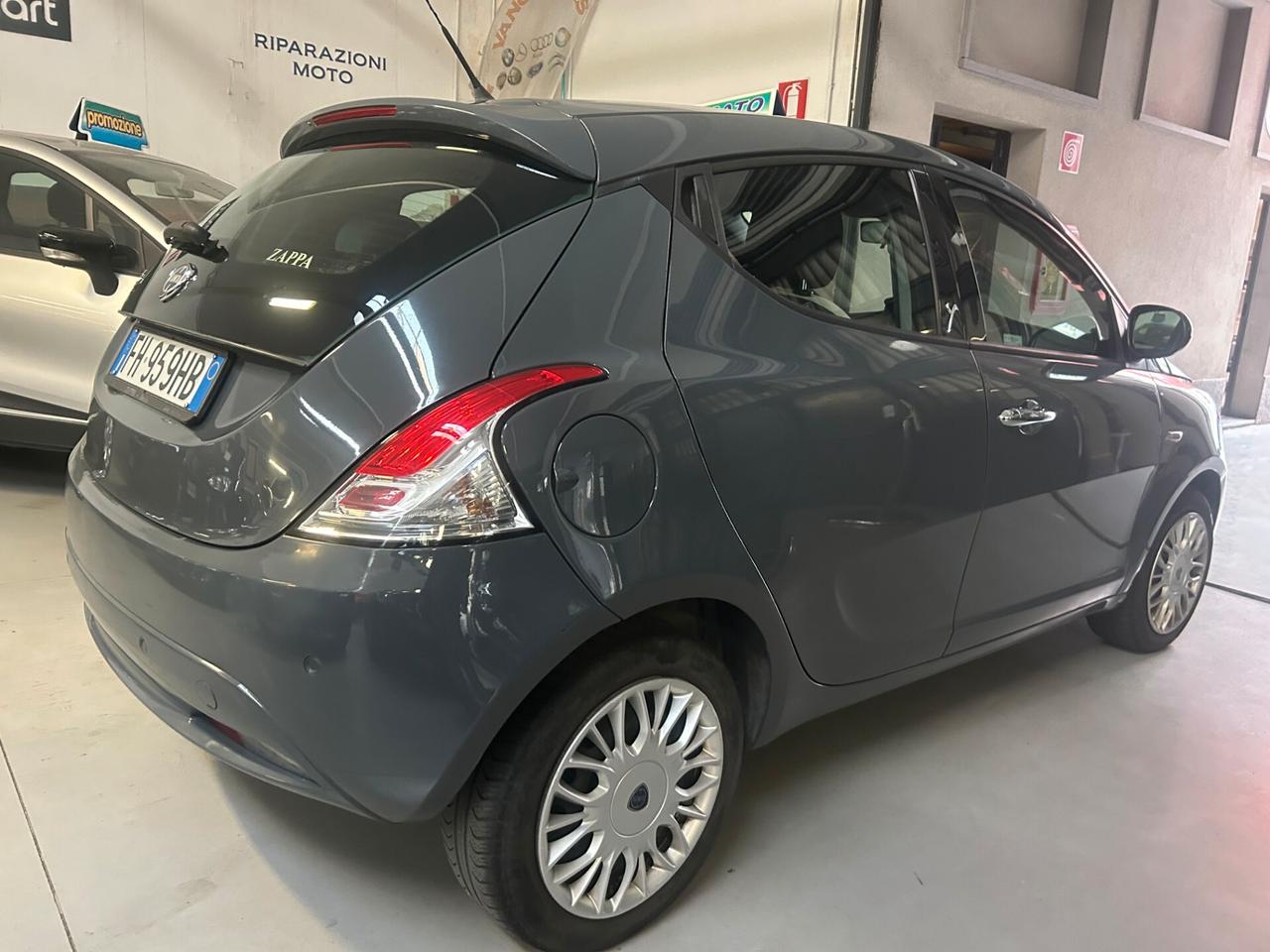 Lancia Ypsilon 1.2 69 CV 5 porte Platinum