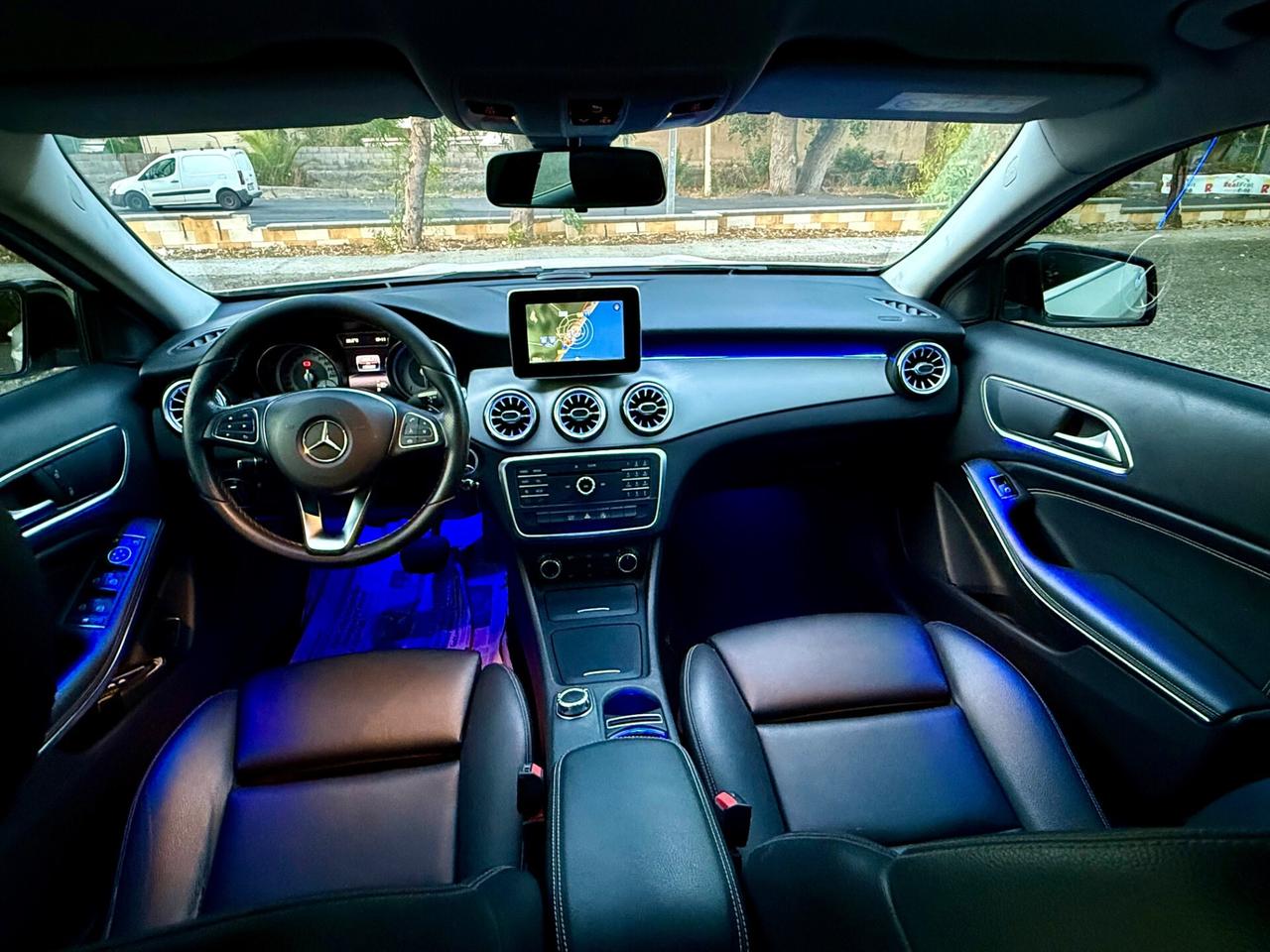 MERCEDES- BENZ GLA 200 D AUTOMATIC SPORT