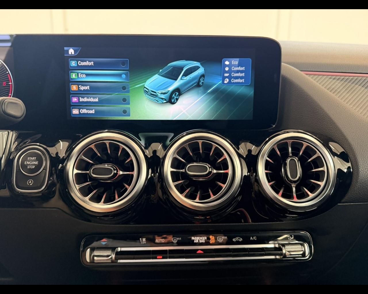 Mercedes-Benz GLA (H247) - GLA 200 d Automatic 4Matic AMG Line Premium