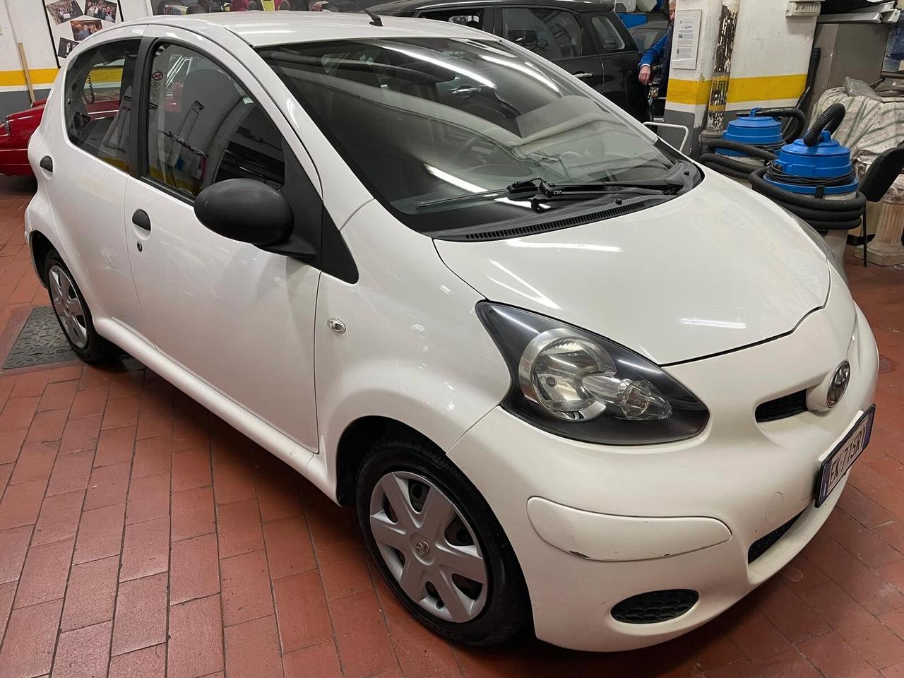 Toyota Aygo 1.0 12V VVT-i 5 porte Sol Connect