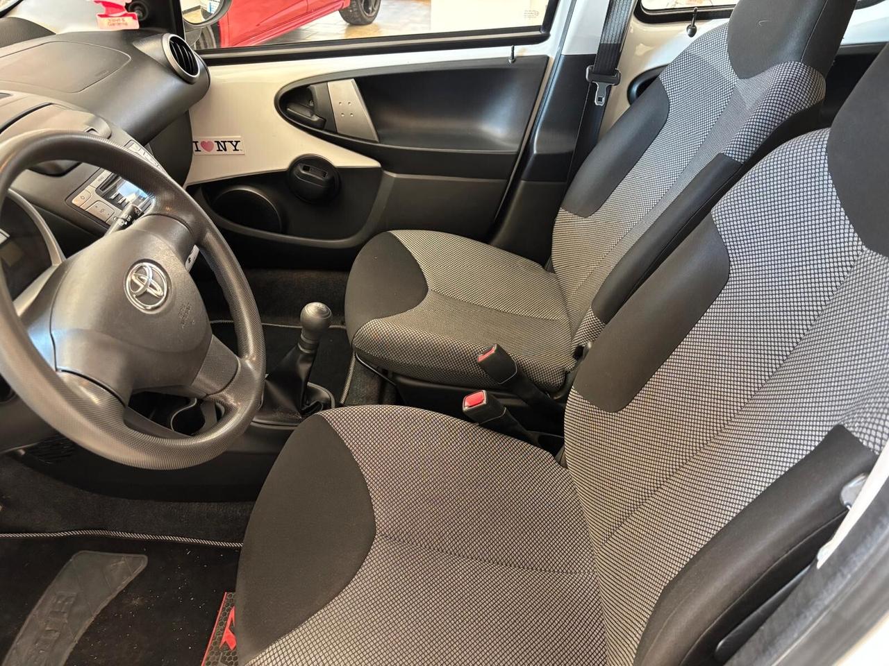 TOYOTA AYGO ANNO 2012 BZ 1.0 ADATTA NEOPATENTATI KM 95 MILA