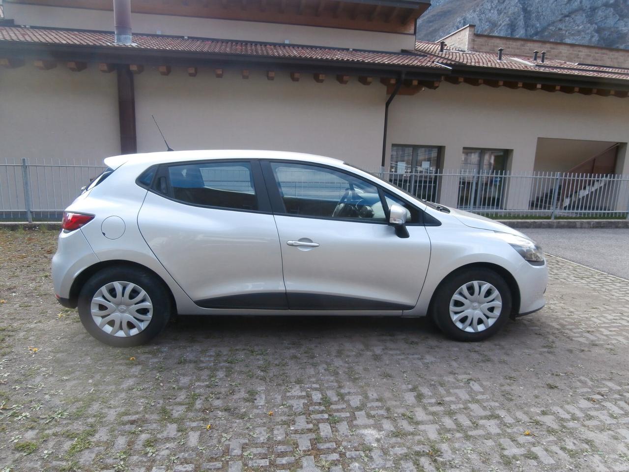 Renault Clio 1.2 75CV 5 porte Live NEOPATENTATI