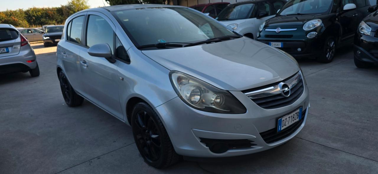 Opel Corsa 1.4 16V 5 porte Cosmo