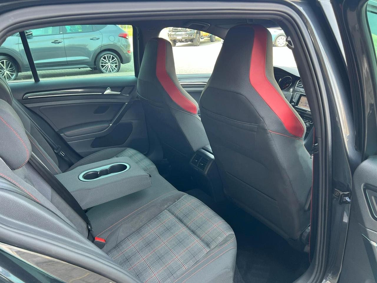 Volkswagen Golf GTI Performance 2.0 TSI DSG 230cv