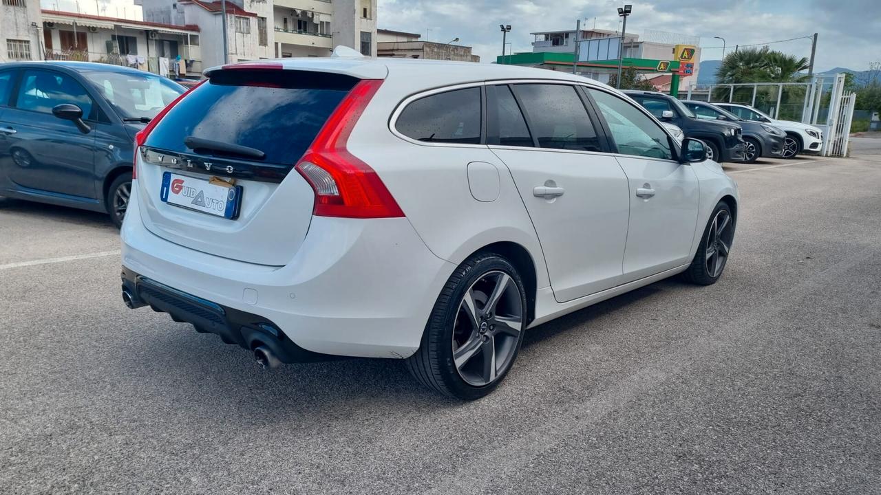 Volvo V60 D4 Geartronic R-design Momentum