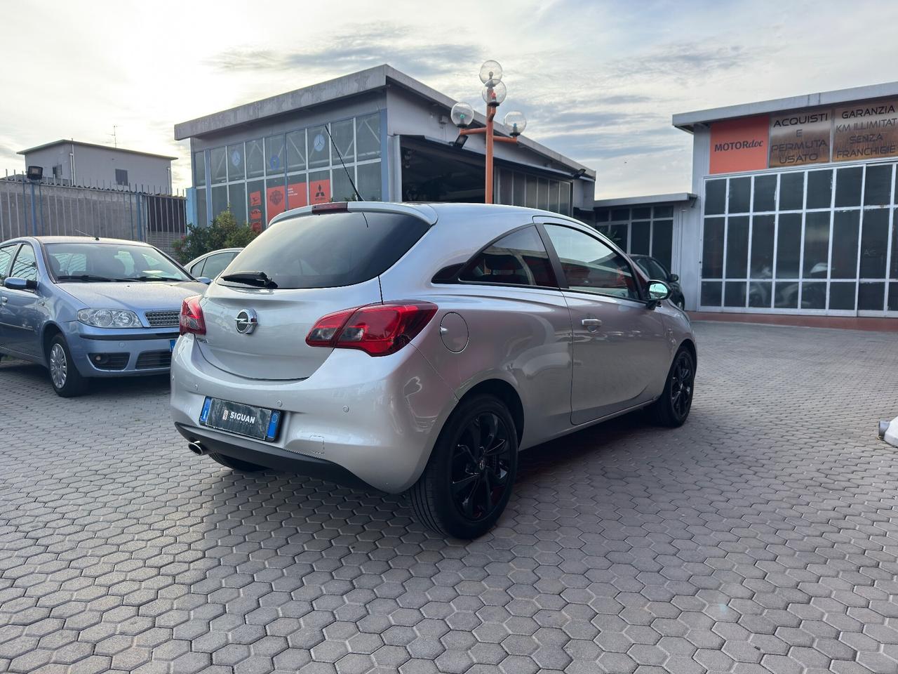 Opel Corsa ADATTA A NEOPATENTATI 1.4 16V 3 porte b-color