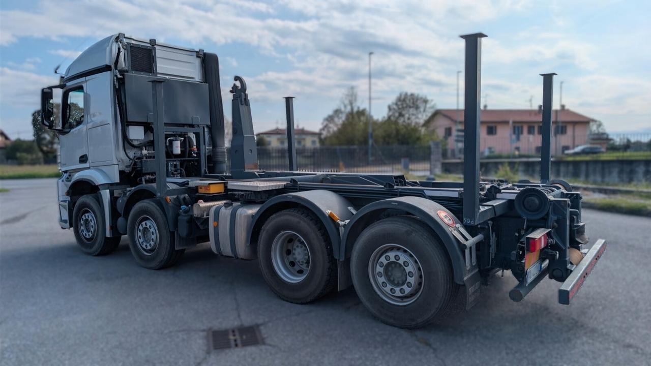 TRATTORE STRADALE E AUTOCARRO CON SISTEMA SCARRABILE PRIS-MAG SA26
