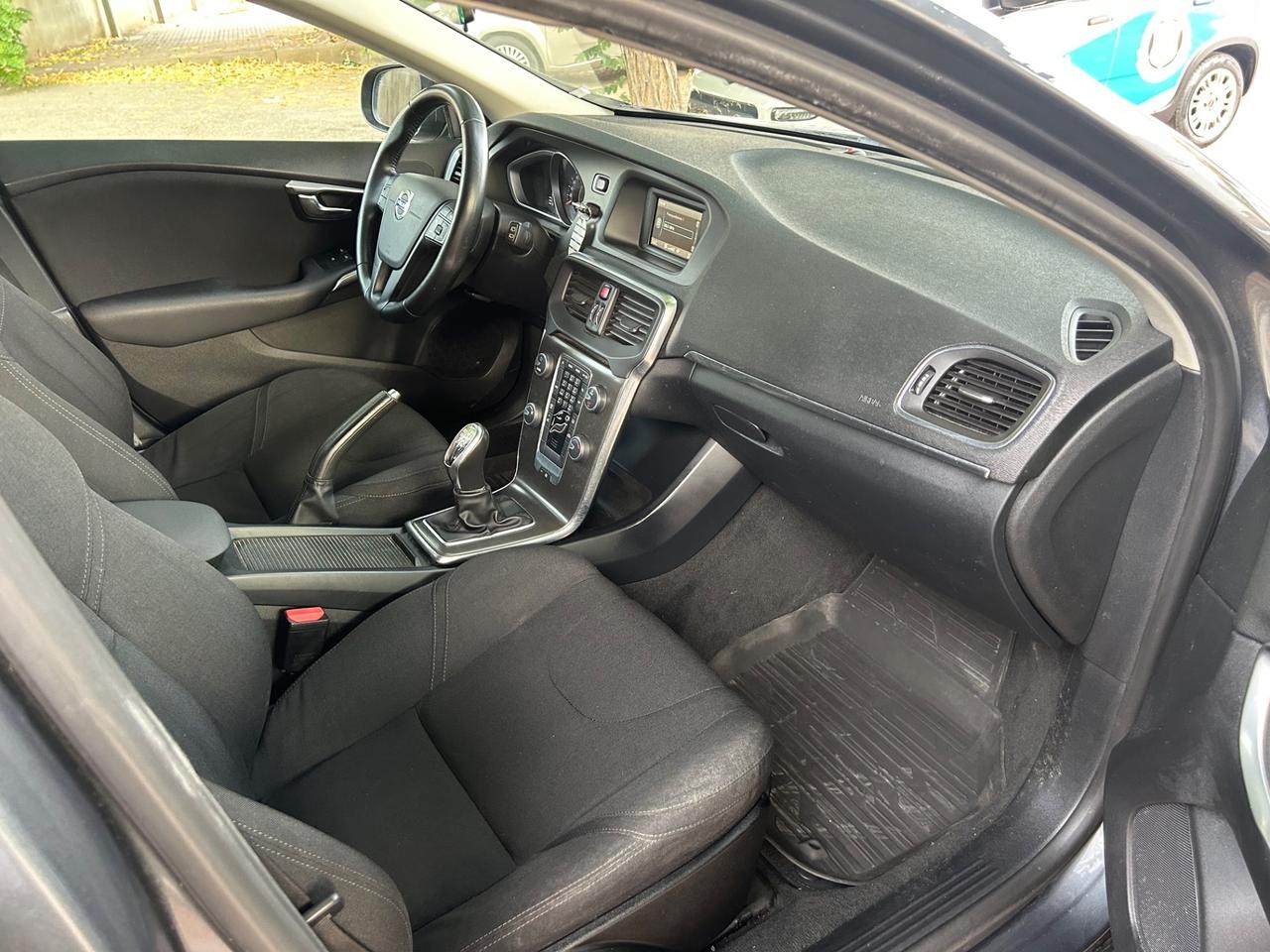 Volvo V40 KM. 61.000! D2
