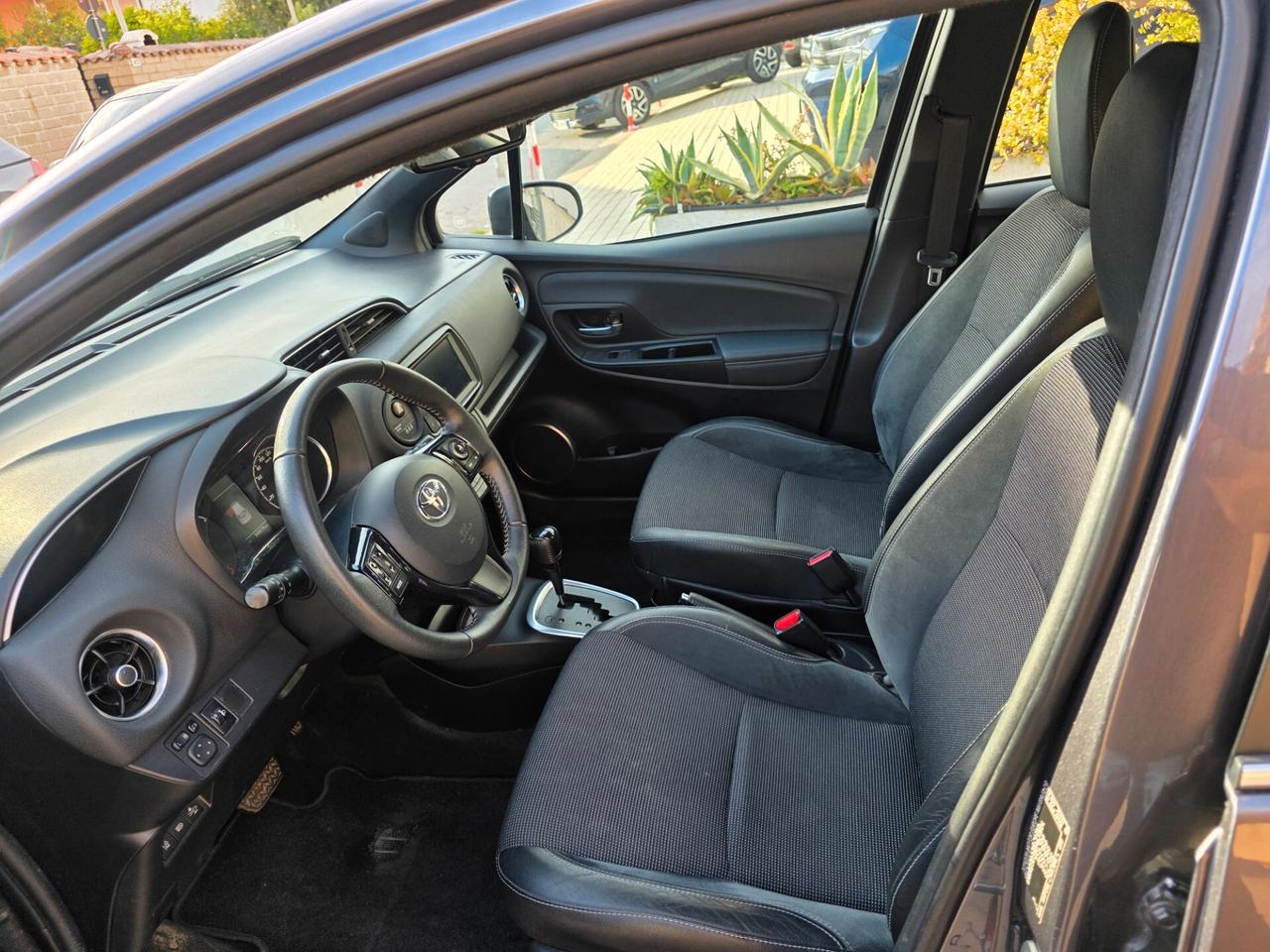 Toyota Yaris 1.5 Hybrid 5 porte Lounge Blue