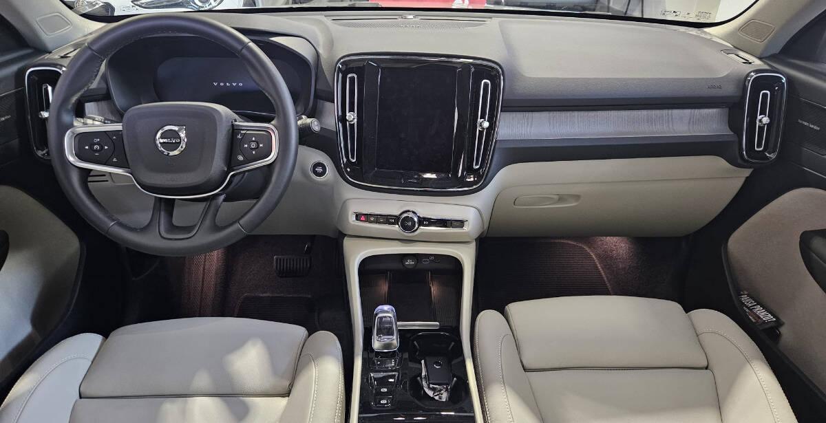 Volvo XC40 2.0 b3 Ultra Dark auto