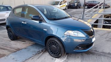 Lancia Ypsilon 1.0 FireFly 5 porte S&S Hybrid Silver