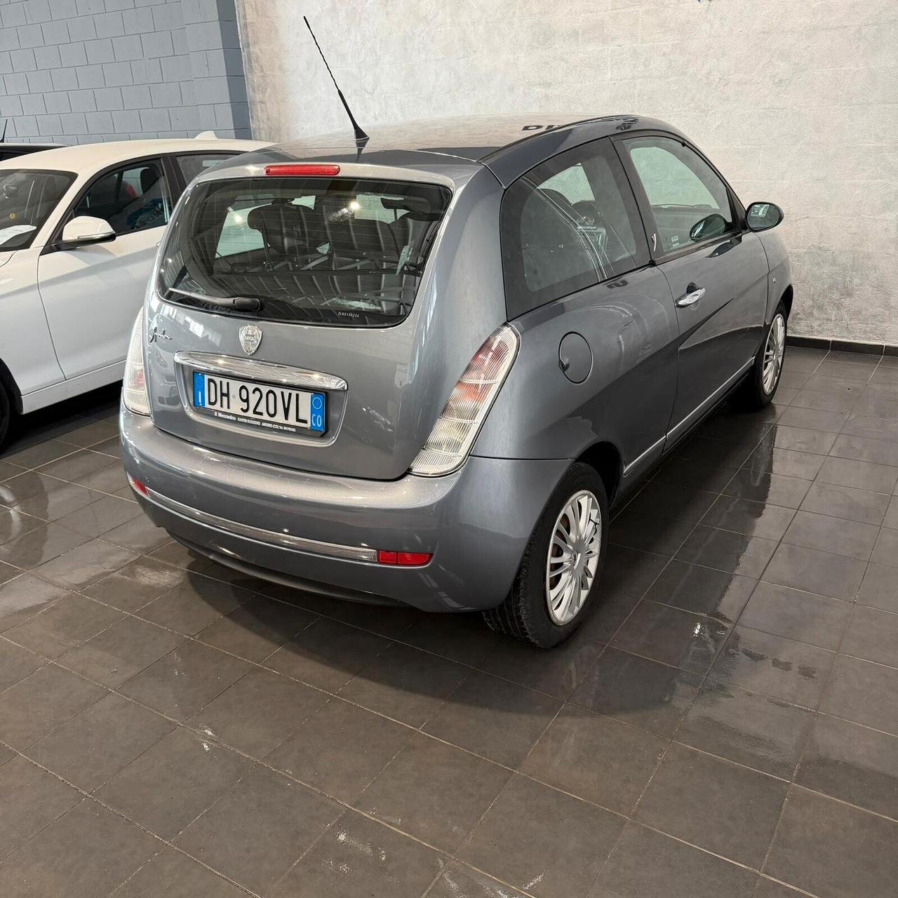 Lancia Ypsilon Benzina Neopatentati