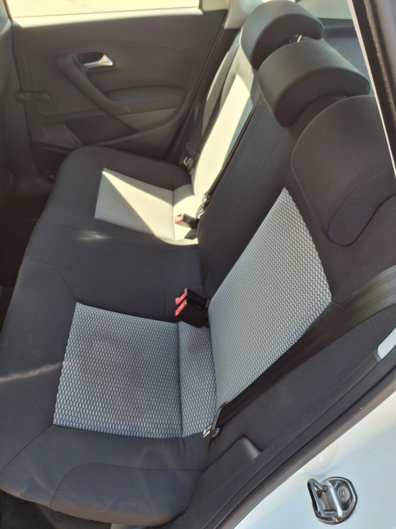 Volkswagen Polo 1.2 5 porte 75cv neo patentati