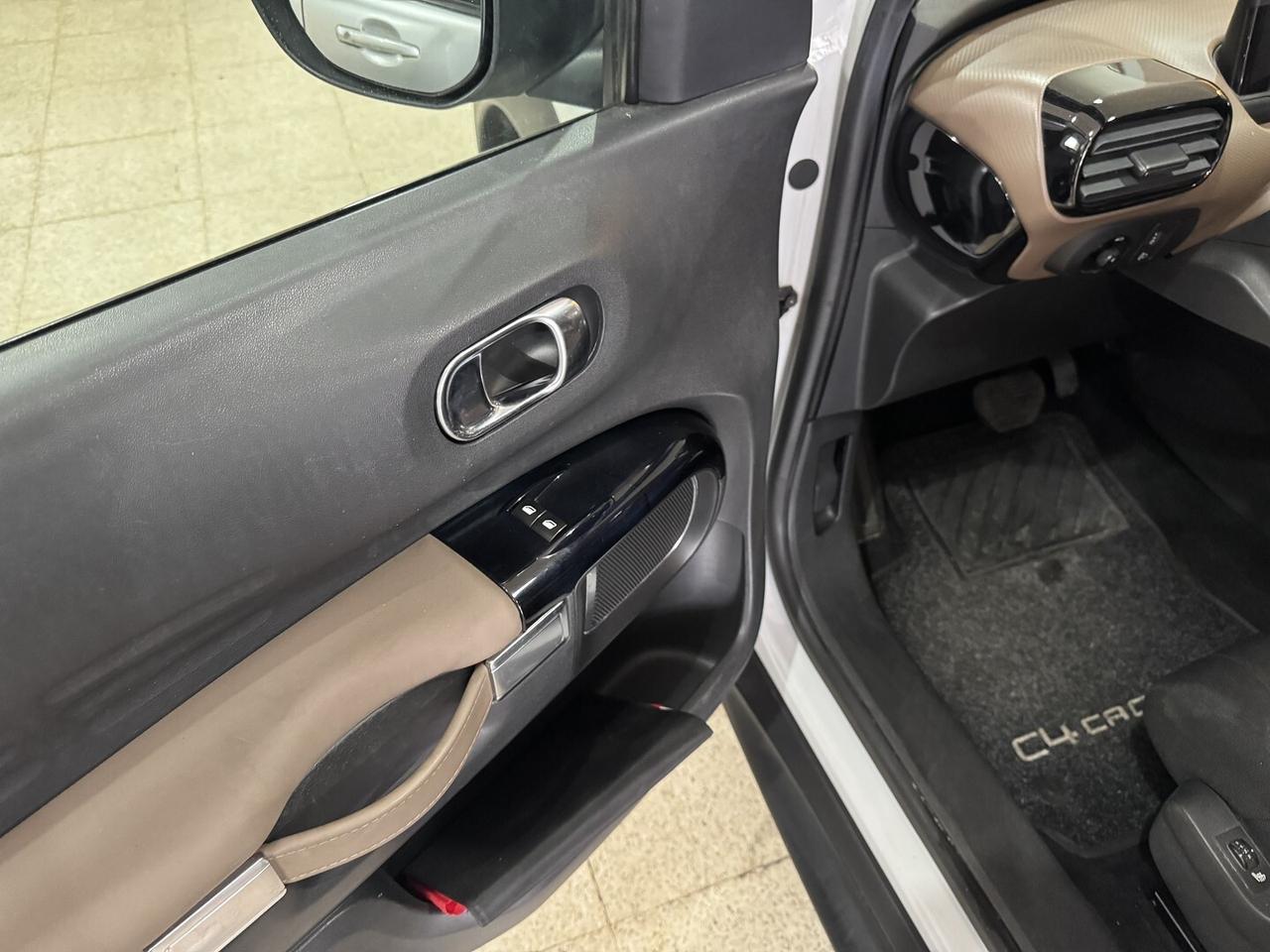 Citroen C4 cactus 1.2 Autom. cv. Tetto-Navigat.