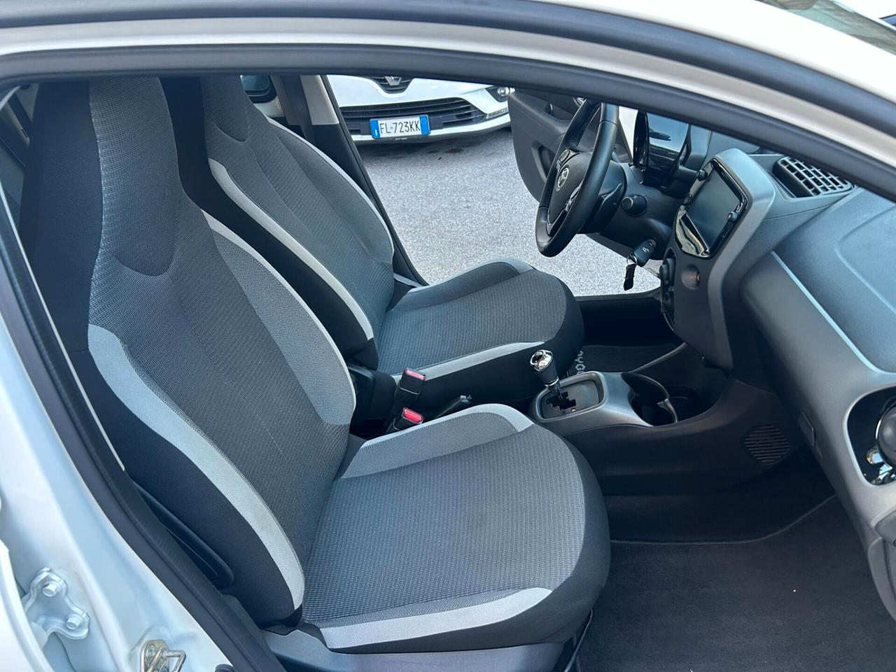 Toyota Aygo Connect 1.0 VVT-i 72 CV 5 porte x-play MMT PREZZO REALE