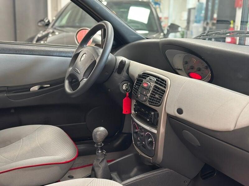 Lancia Y 1.2i 16V cat LS